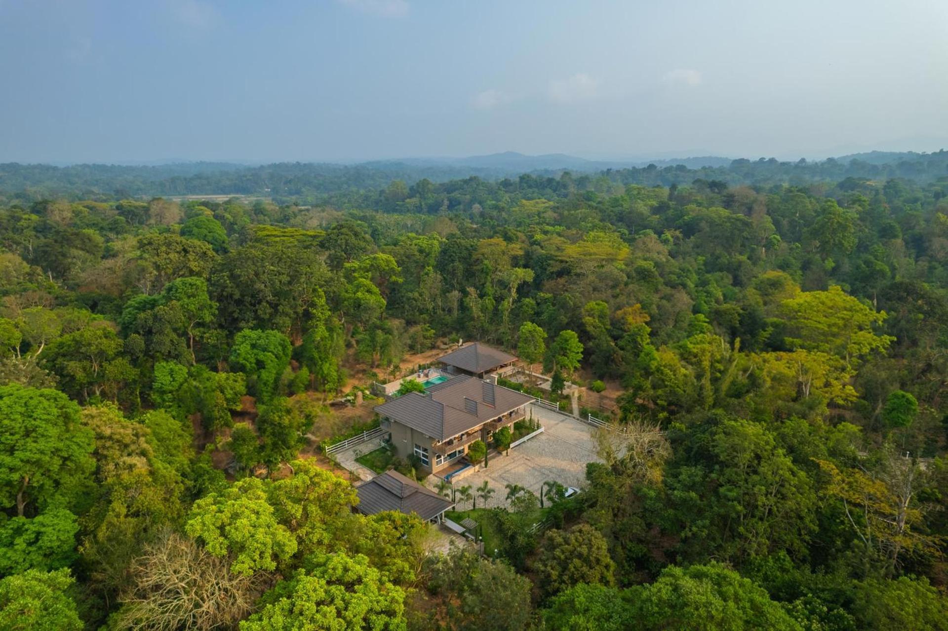 Coffee & Mist Luxury Villa- Comp Breakfast, Pool, Lounge, And Coffee Estate By Stayvista Madikeri Εξωτερικό φωτογραφία