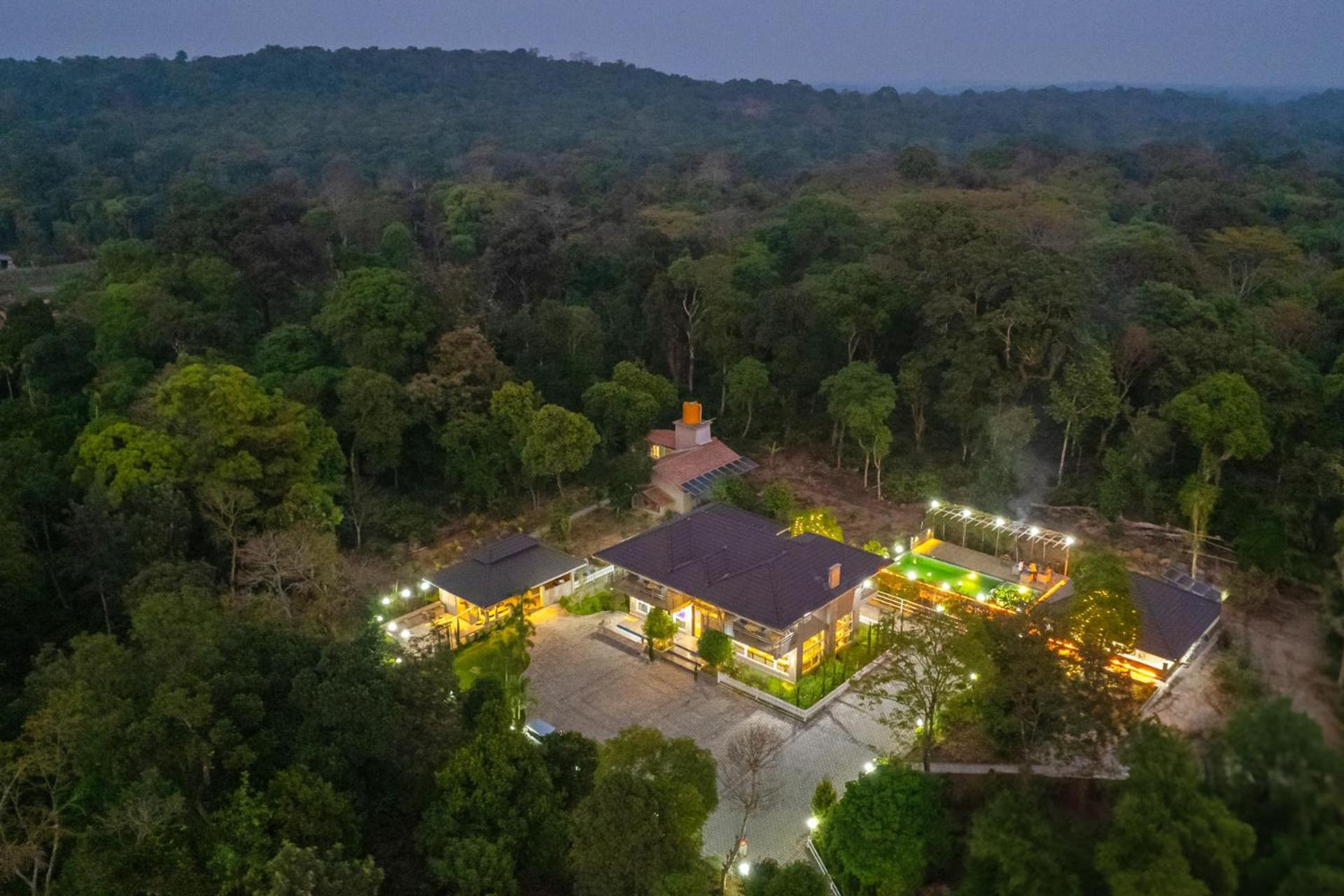 Coffee & Mist Luxury Villa- Comp Breakfast, Pool, Lounge, And Coffee Estate By Stayvista Madikeri Εξωτερικό φωτογραφία